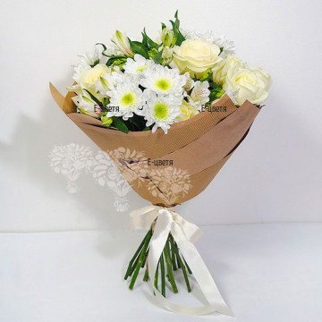 Бели цветя , символ на чистота, вълшебство и нежност, аранжирани в един красив и впечатляващ букет, подходящ за подарък за сватбен ден.