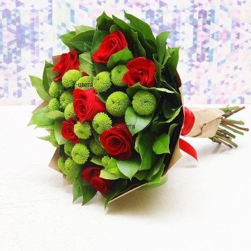 Класически букет от хризантеми и рози, които ще промени началото на деня на любимите Ви хора.