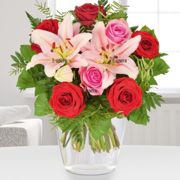 Един от най-поръчваните букети от нашия онлайн магазин за цветя, букети и подаръци. Класически букет от цветя в две тоналности - червено и розово.