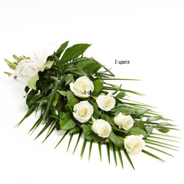 Класически букет от бели рози , с които да изразите чувствата си на тъга и да поднесете своите съболезнования.