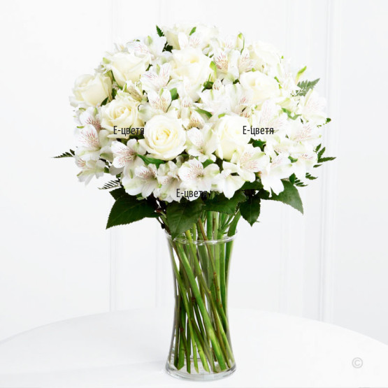 Online flower order - a bouquet of white roses.