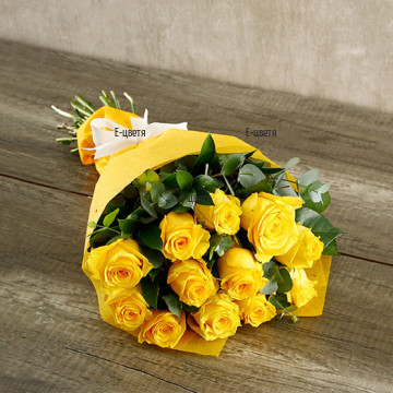 Поръчка на букет от жълти рози и зеленина