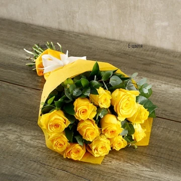 Както неведнъж сте чували, подаряването на букет от жълти рози е символ на приятелство, което е недосегаемо за годините и разстоянията.