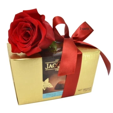 Вкусни, шоколадови трюфели и червена роза, символ най-вече на любовта, признанието, благодарността и отдадеността.