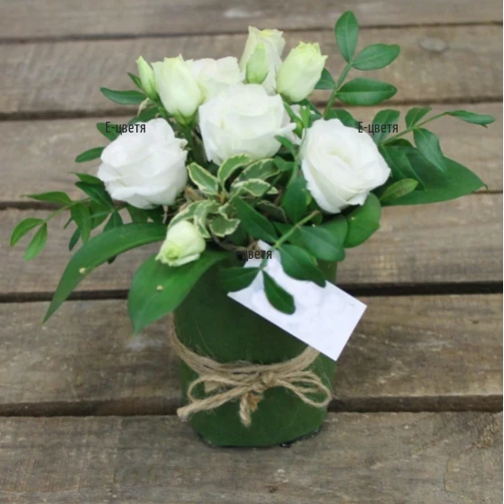 Красива аранжировка на пиафлора от бели рози