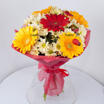 Cheerful bouquet - brighten up the recipient's home or office. For greater effect add a bottle of sparkling wine or delicious chocolates to the bouquet.