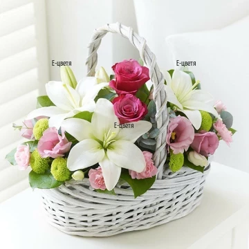 Доставка на красива, нежна и оригинална кошница с разнообразни цветя в меки, светли цветове.