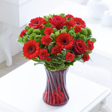 Clasic bouquet of red gerberas and chrysanthemums.