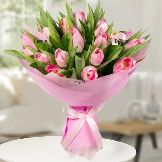 A bouquet of 25 pink tulips