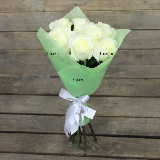Поръчка и доставка на букет от 7 бели рози