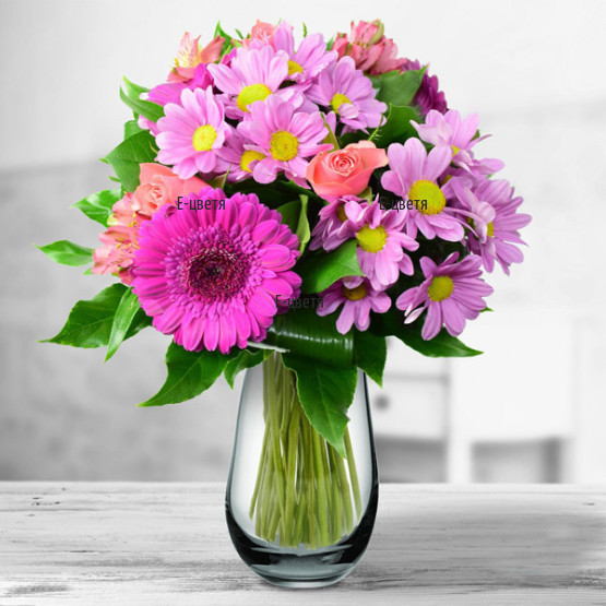 Send online a bouquet of chrysanthemums and gerberas.