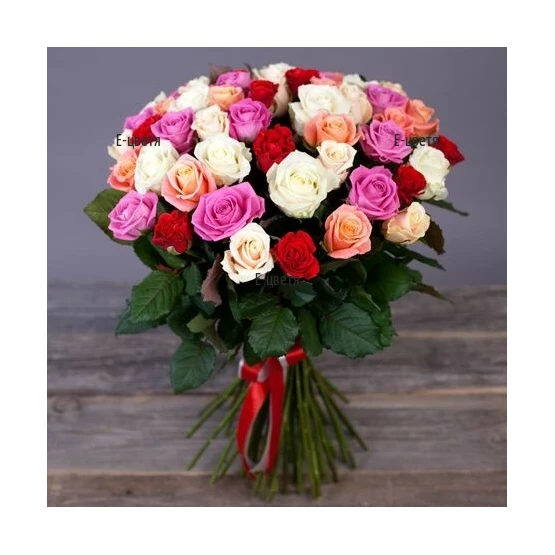 Поръчка на букет от 51 разноцветни рози
