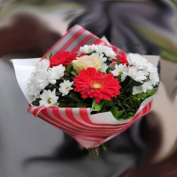 Order online a bouquet of mixed flowers