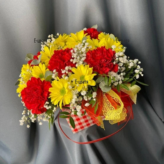 Доставка на кошница с цветя в светли цветове