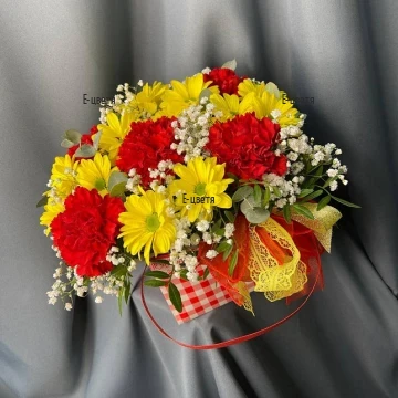Доставка на кошница с цветя в светли цветове