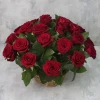 Кошница с 25 червени рози и зеленина