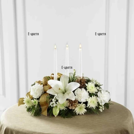 Christmas centerpiece in white hues.