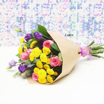 We present to you one of our original bouquets, arranged with lisianthuses in purple hues, bright pink roses, yellow chrysanthemums, wrapped in greenery and gift paper.
