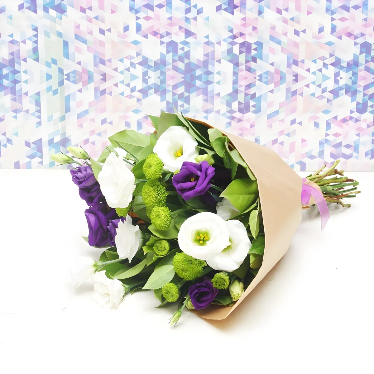 Send bouquet of lisianthuses by courier - Glamour