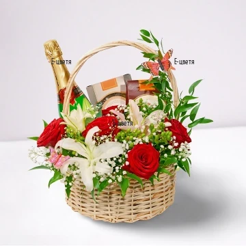 Original gift for friends and relatives. A basket arranged with various gifts and flowers, perfect for all occasions.
