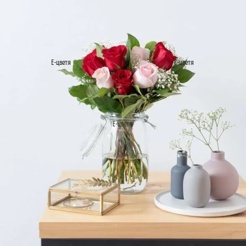 An online order for flower bouquet - pink and red roses