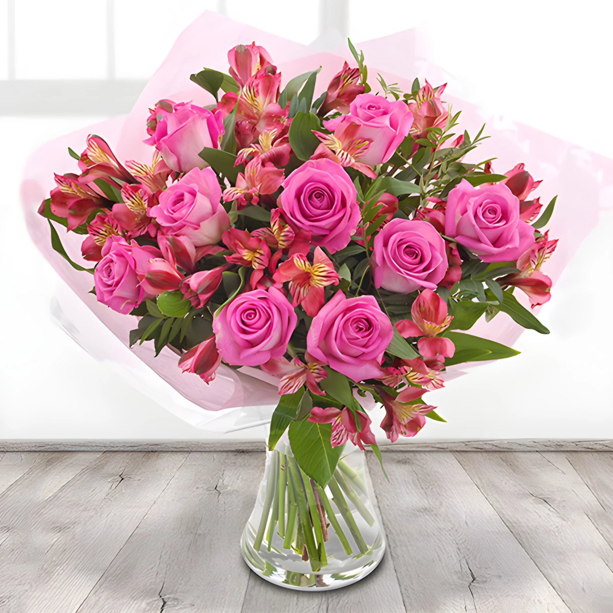 Send a bouquet of pink flowers and roses to Plovdiv.