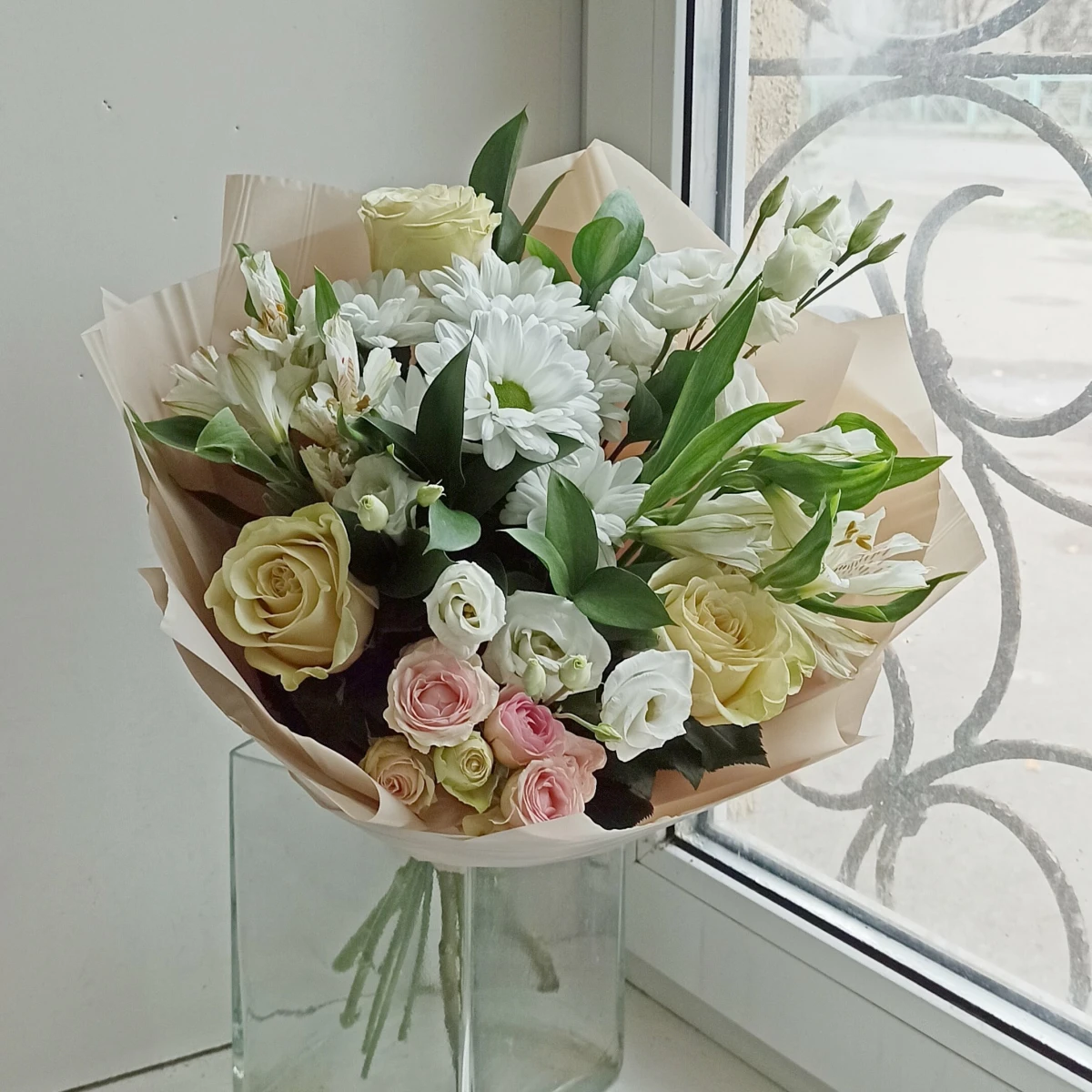 Flower delivery to Bulgaria mix flower bouquet