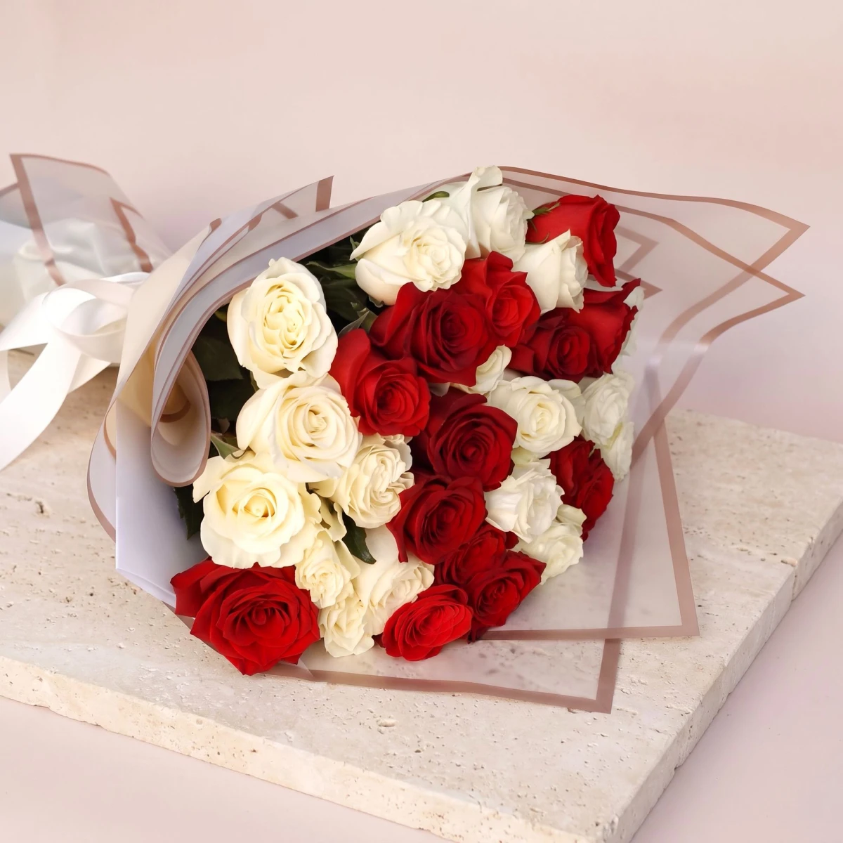 Delivery of a bouquet of 31 roses in Varna