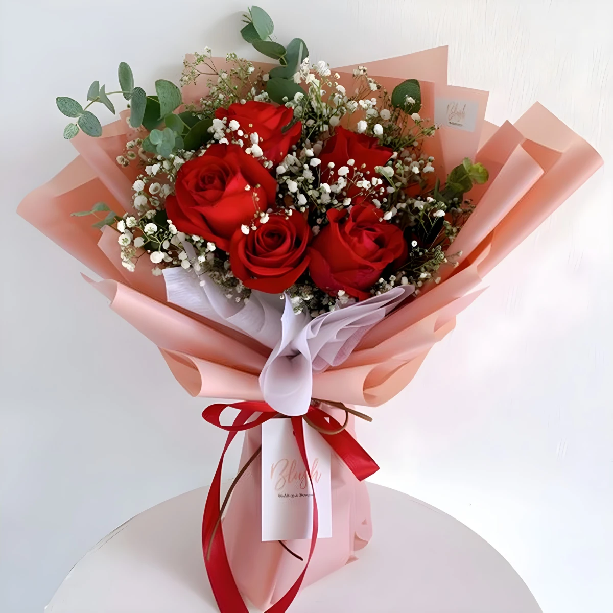 Send to Bulgaria a bouquet of 5 red roses