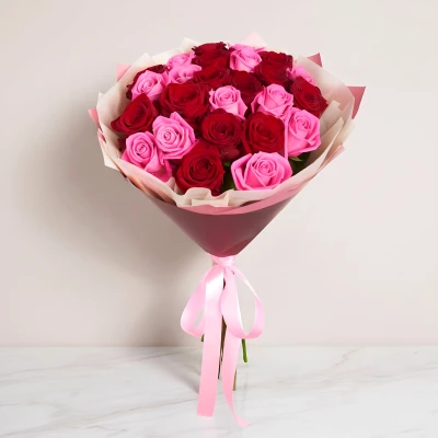 Delivery of a bouquet of 25 pink and red roses in Sofia