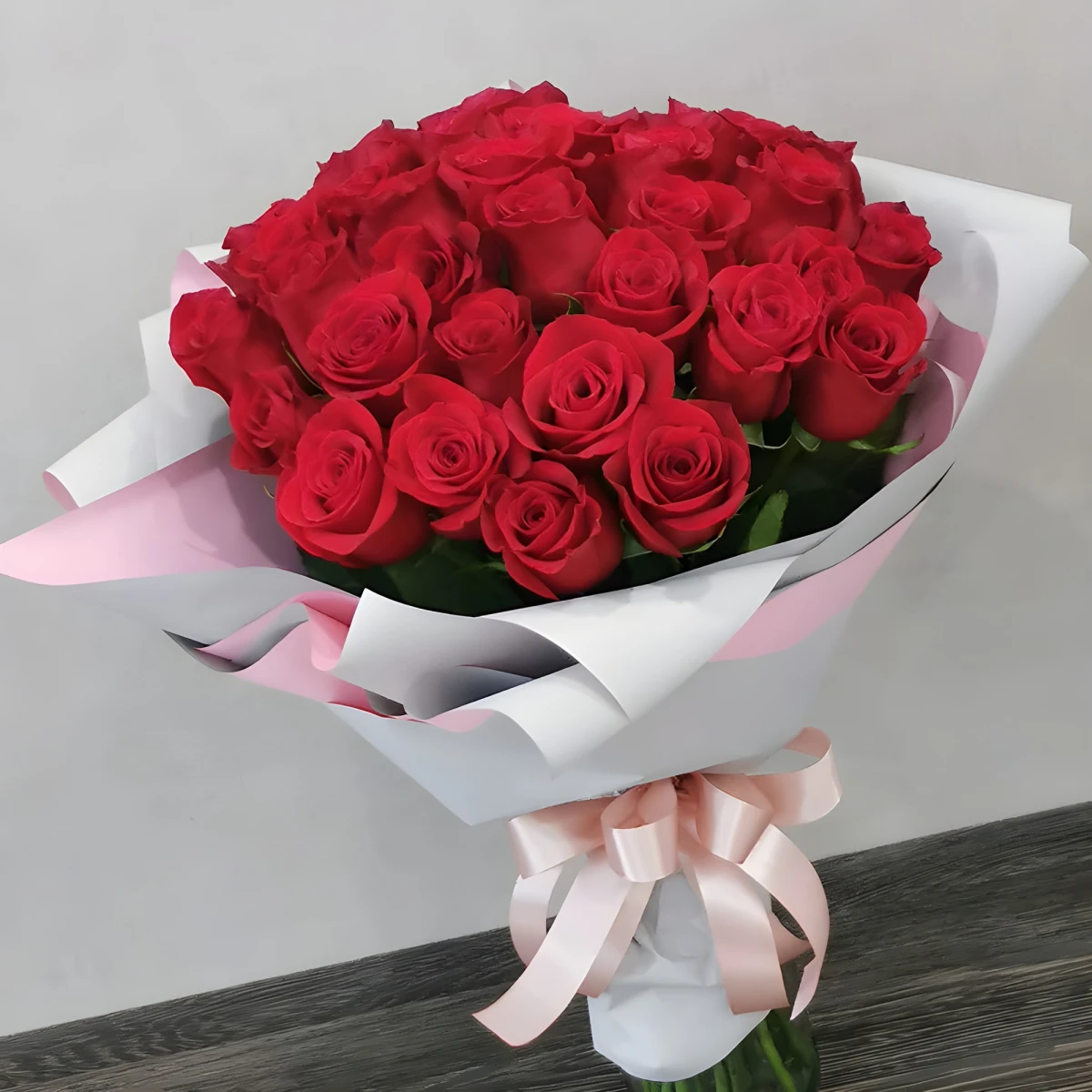 Order a bouquet of 35 red roses online