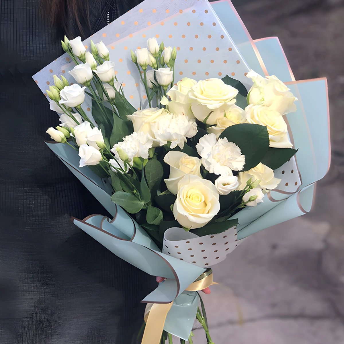 Bouquet of White Roses and Eustoma | Elegant Flowers